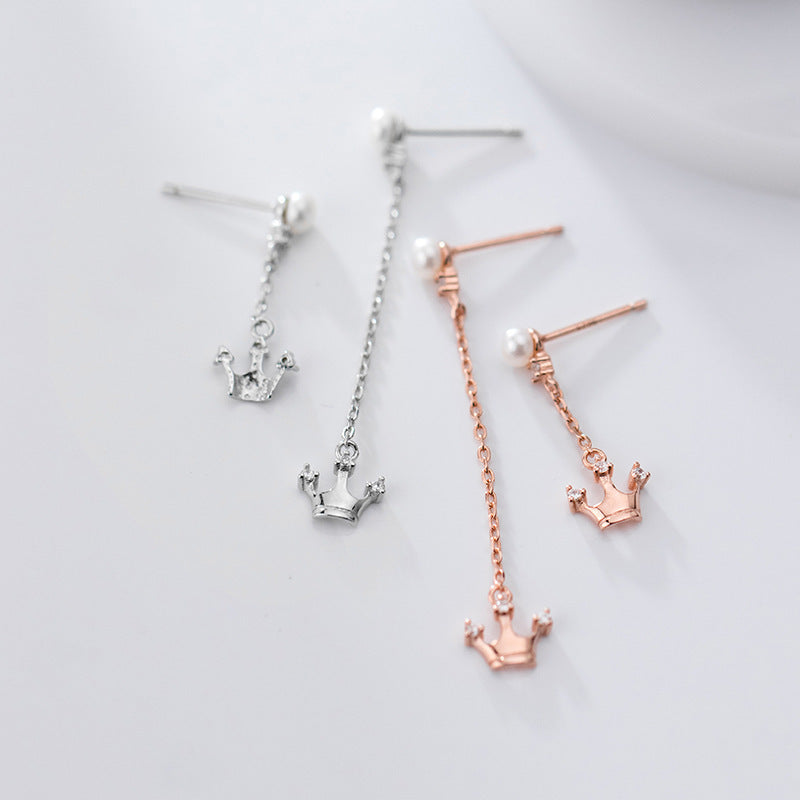 Crown-studded pearl asymmetrical earrings