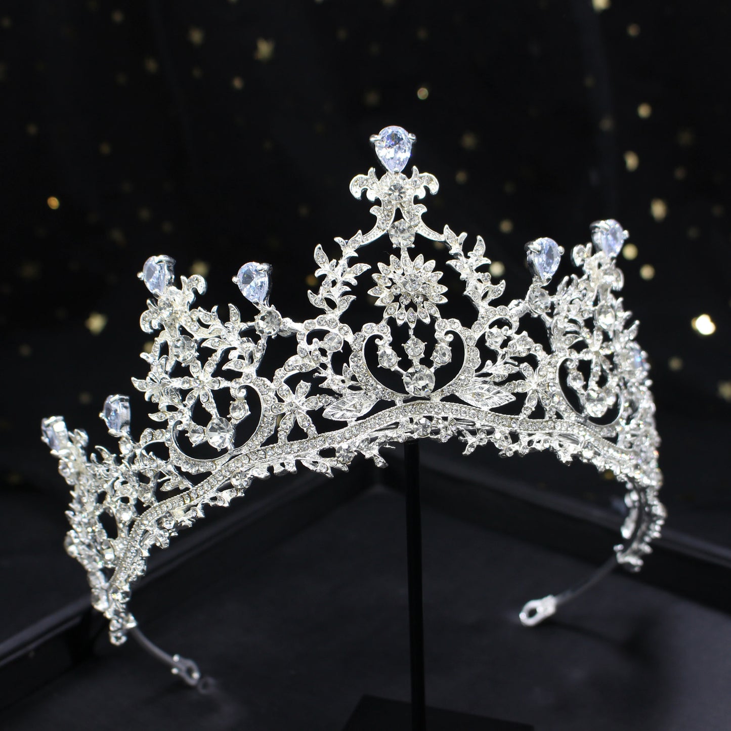 The Queen VËNGĖ Crown