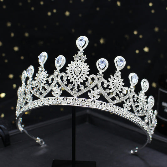 The Queen VËNGĖ Crown